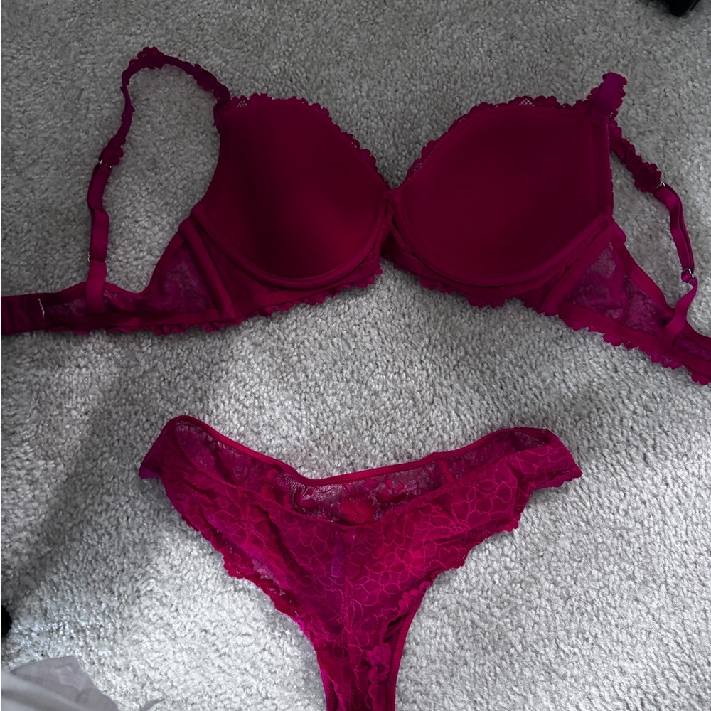 Intimissimi Elegant Lace Intimates Set in Fuchsia